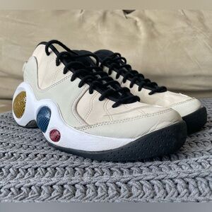 Nike air zoom flight 95 
Light ore wood brown blue cobalt red 
Mens 9
